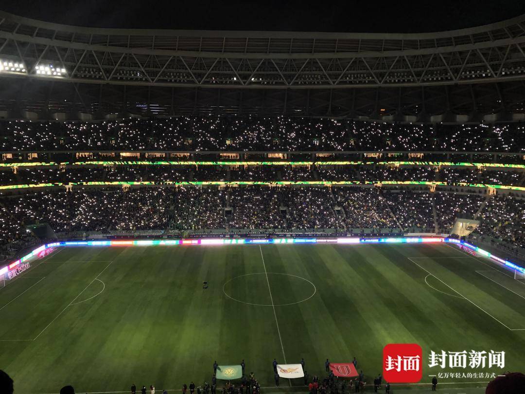 包含国安遭遇争议红牌，哈兰德乘势反超比分完成逆转的词条